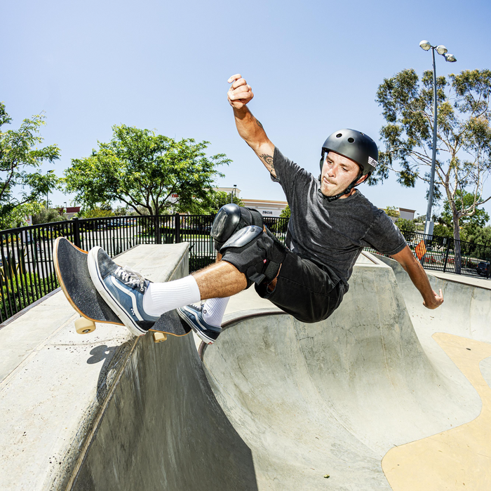 OLD SCHOOL LOW PRO HELMET - MATTE BLACK (CERTIFIED)